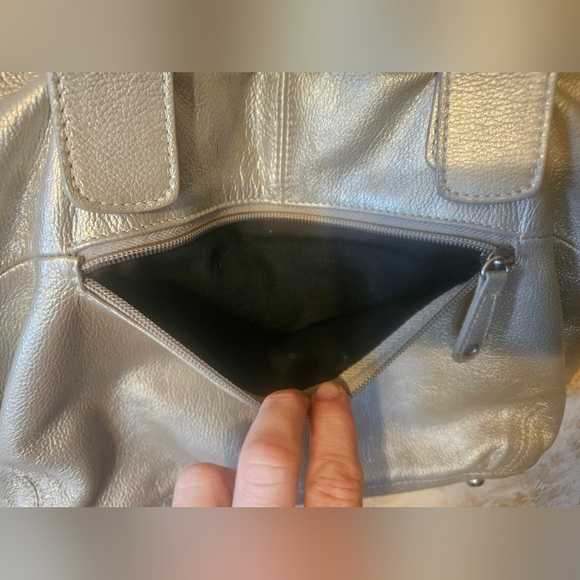 Tignanello Leather Metallic Silver Handbag And Wallet Set - Picture 4 of 16